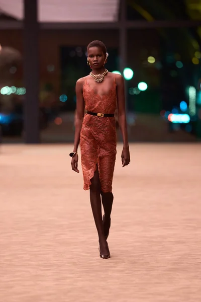 Look 15